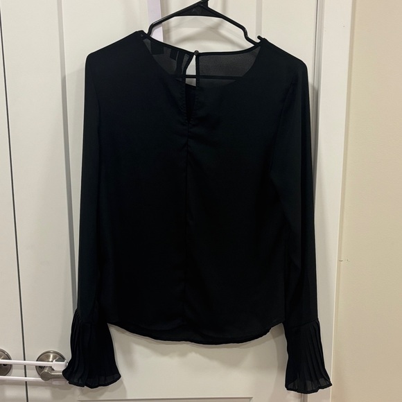 Black Long-Sleeve Pleated Cuff Women's Top - Picture 5 of 5